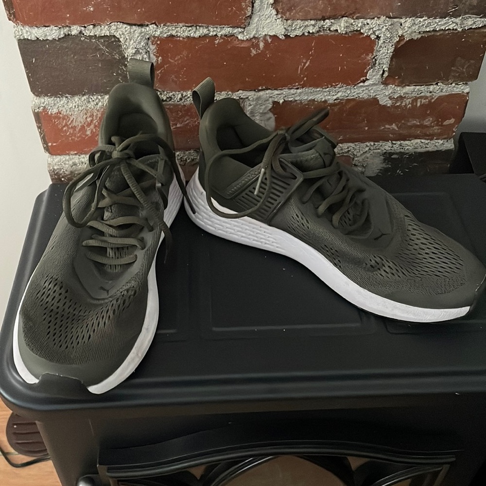 Dark Green size 7 Puma Sneakers